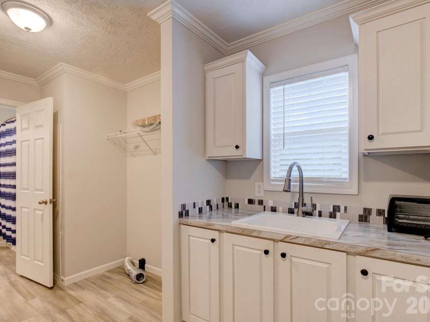 4837 Buck Street, Kershaw, SC 29067.  MLS# CAR4377107, YatesRealty ID 25080. 
