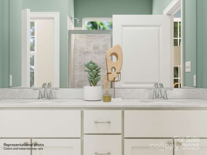 6406 Fairfax Court, Maiden, NC 28650.  MLS# CAR4276721, YatesRealty ID 25082. Owners Bath