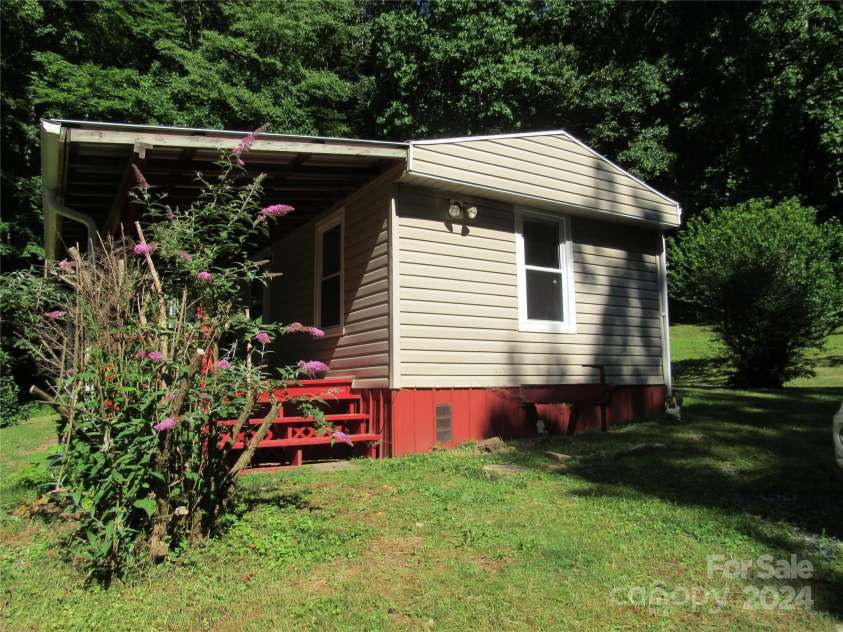 664 Woodfin Road, Sylva, NC 28779.  MLS# CAR4109164, YatesRealty ID 25082. 