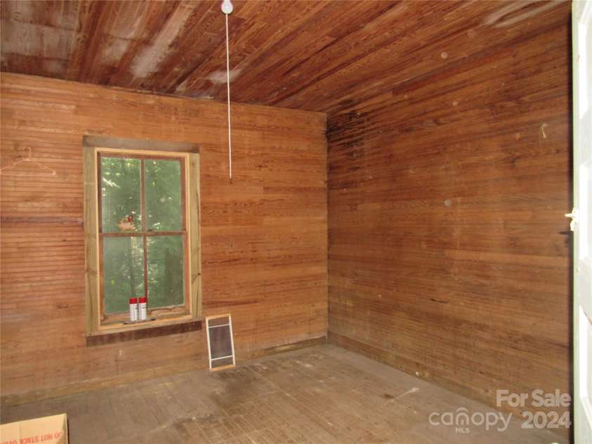 664 Woodfin Road, Sylva, NC 28779.  MLS# CAR4109164, YatesRealty ID 25082. 