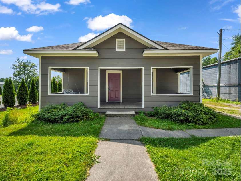 118 Railroad Avenue, Brevard, NC 28712.  MLS# CAR4279364, YatesRealty ID 25084. 