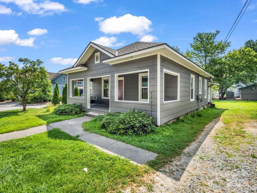 118 Railroad Avenue, Brevard, NC 28712.  MLS# CAR4279364, YatesRealty ID 25084. 