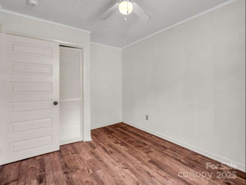 118 Railroad Avenue, Brevard, NC 28712.  MLS# CAR4279364, YatesRealty ID 25084. 