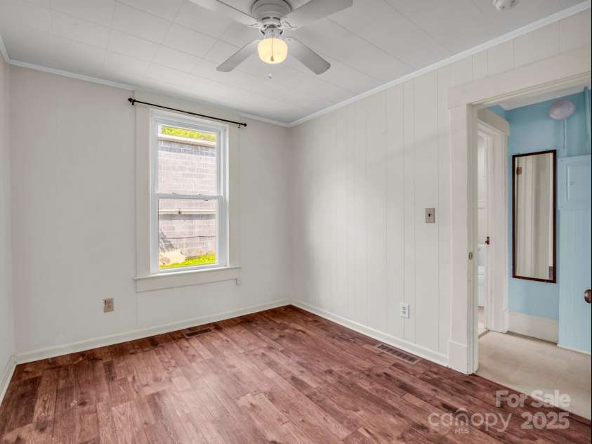 118 Railroad Avenue, Brevard, NC 28712.  MLS# CAR4279364, YatesRealty ID 25084. 