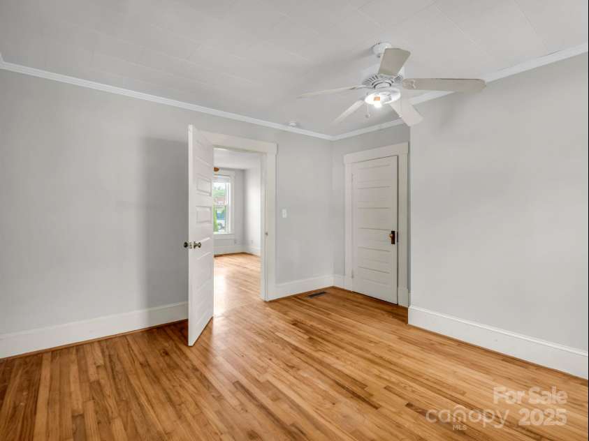 118 Railroad Avenue, Brevard, NC 28712.  MLS# CAR4279364, YatesRealty ID 25084. 