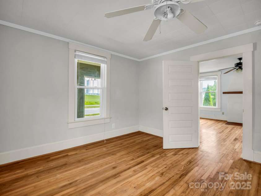 118 Railroad Avenue, Brevard, NC 28712.  MLS# CAR4279364, YatesRealty ID 25084. 
