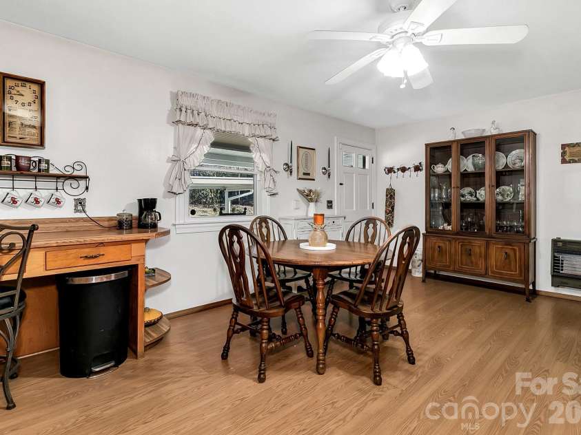 44 Tuttle Road, Hendersonville, NC 28792.  MLS# CAR4359823, YatesRealty ID 25084. Dining Nook.