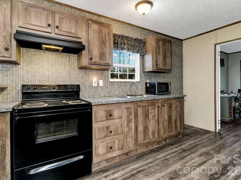 44 Tuttle Road, Hendersonville, NC 28792.  MLS# CAR4359823, YatesRealty ID 25084. Kitchen