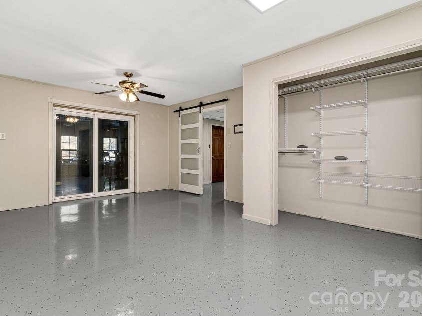44 Tuttle Road, Hendersonville, NC 28792.  MLS# CAR4359823, YatesRealty ID 25084. More flex space.