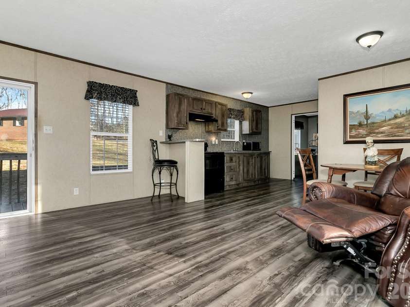44 Tuttle Road, Hendersonville, NC 28792.  MLS# CAR4359823, YatesRealty ID 25084. Open and Bright!