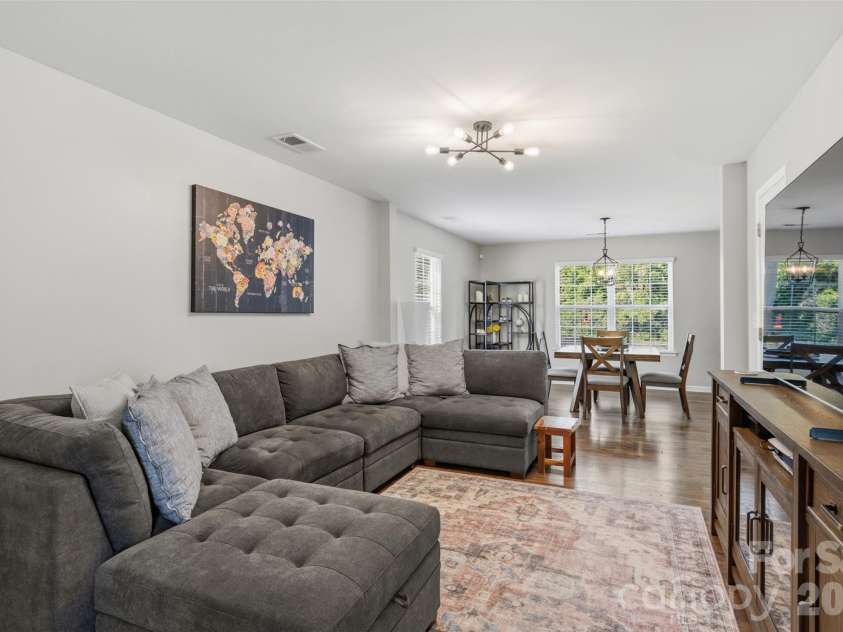 2812 Westbury Court, Dallas, NC 28034.  MLS# CAR4381742, YatesRealty ID 25086. 