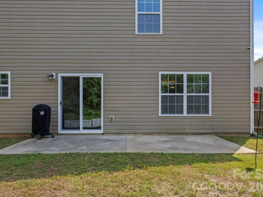 2812 Westbury Court, Dallas, NC 28034.  MLS# CAR4381742, YatesRealty ID 25086. 