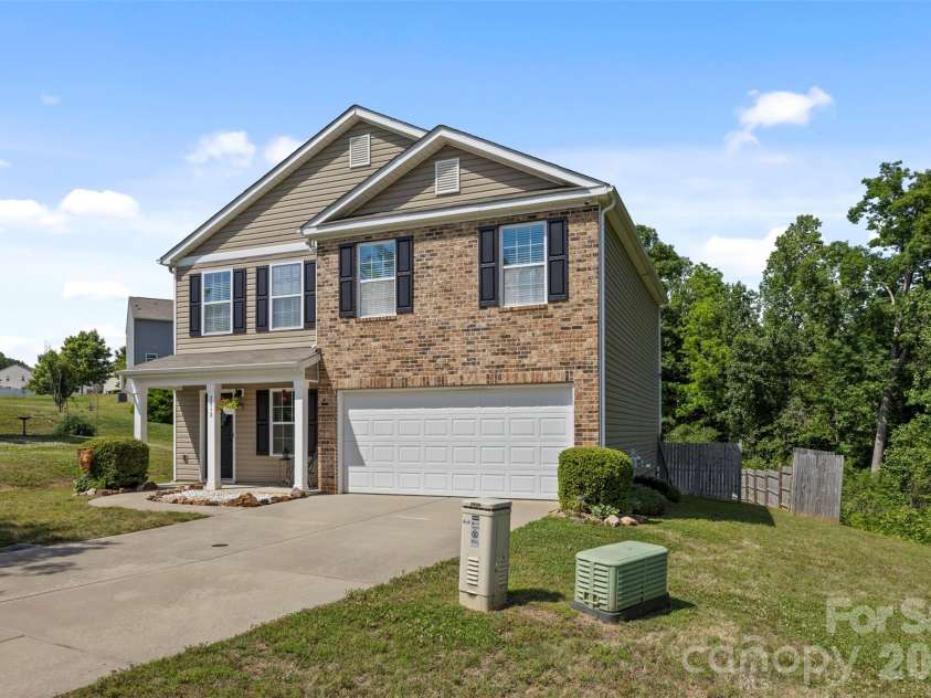 2812 Westbury Court, Dallas, NC 28034.  MLS# CAR4381742, YatesRealty ID 25086. 