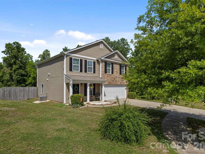 2812 Westbury Court, Dallas, NC 28034.  MLS# CAR4381742, YatesRealty ID 25086. 