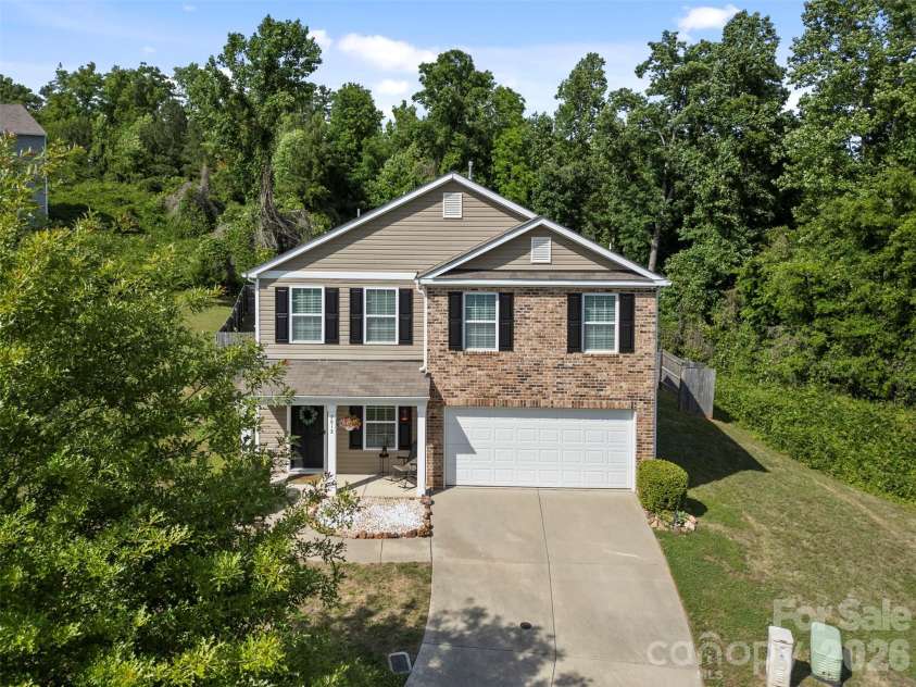 2812 Westbury Court, Dallas, NC 28034.  MLS# CAR4381742, YatesRealty ID 25086. 