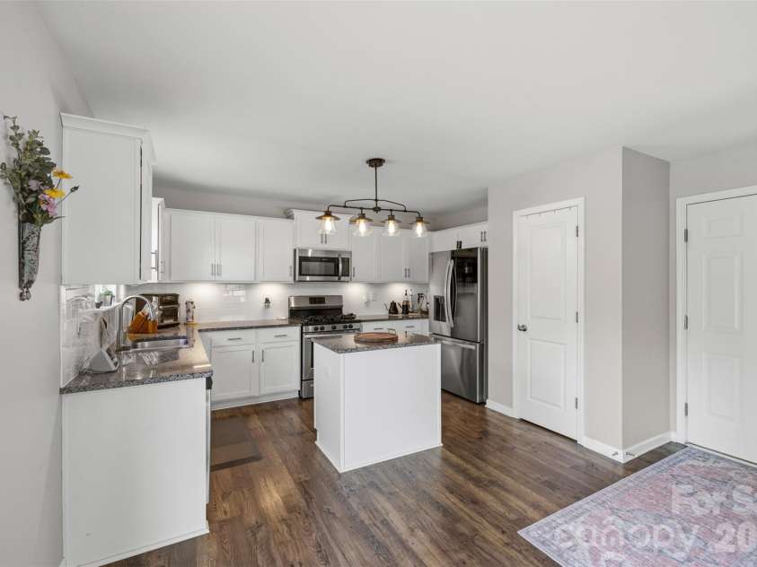 2812 Westbury Court, Dallas, NC 28034.  MLS# CAR4381742, YatesRealty ID 25086. Kitchen
