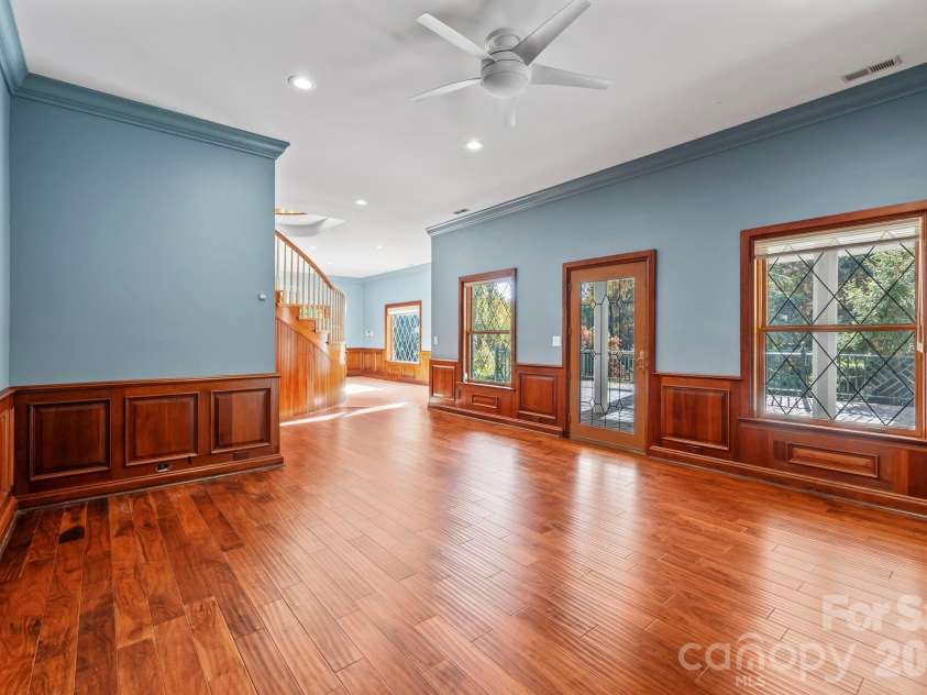 31 Ridge Drive, Hendersonville, NC 28739.  MLS# CAR4315117, YatesRealty ID 25087. Basement Req Room