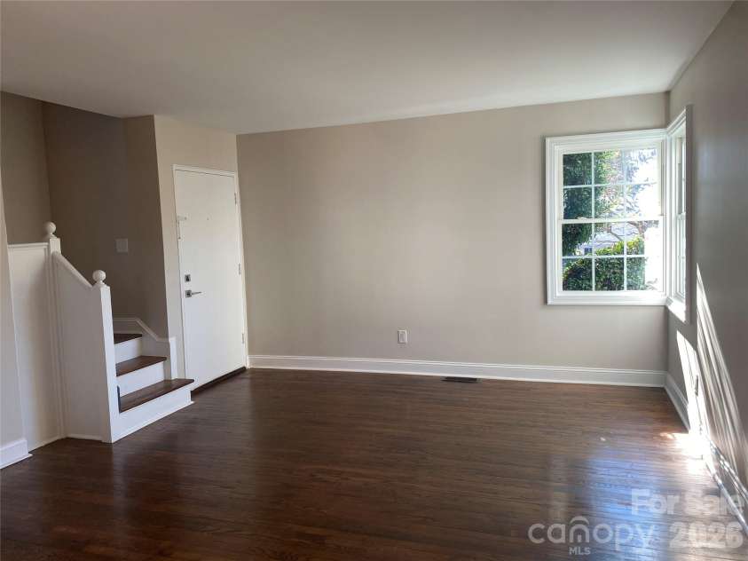 524 Wakefield Drive, Charlotte, NC 28209.  MLS# CAR4329255, YatesRealty ID 25088. 