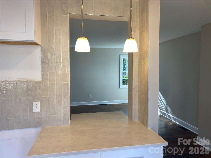 524 Wakefield Drive, Charlotte, NC 28209.  MLS# CAR4329255, YatesRealty ID 25088. 