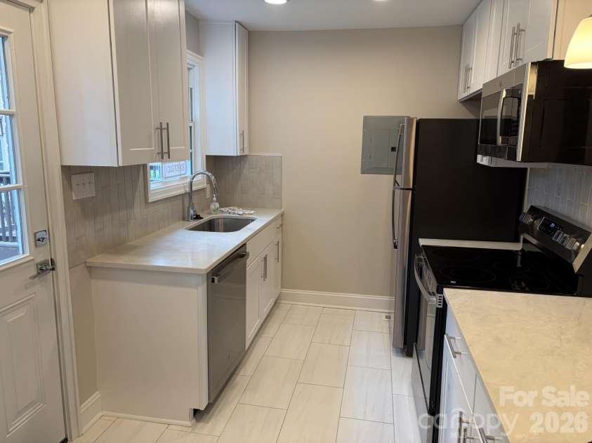 524 Wakefield Drive, Charlotte, NC 28209.  MLS# CAR4329255, YatesRealty ID 25088. 