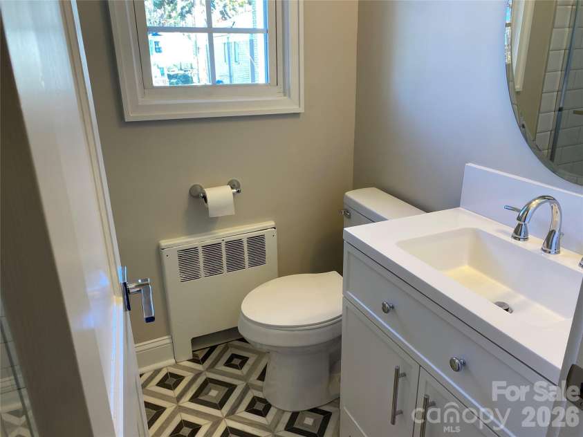 524 Wakefield Drive, Charlotte, NC 28209.  MLS# CAR4329255, YatesRealty ID 25088. 