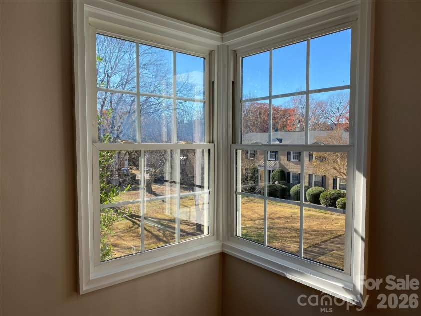 524 Wakefield Drive, Charlotte, NC 28209.  MLS# CAR4329255, YatesRealty ID 25088. 