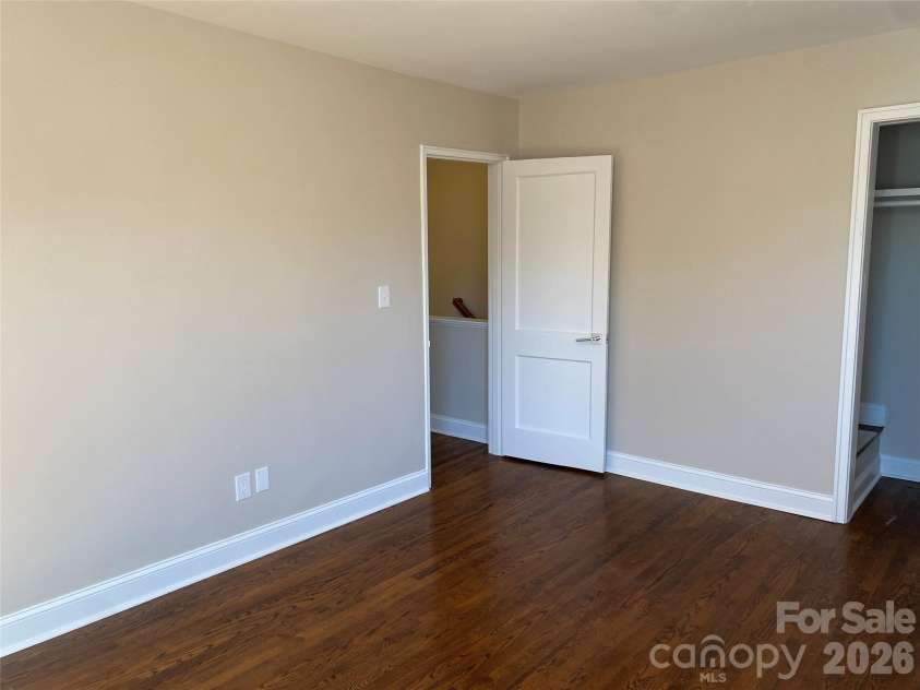 524 Wakefield Drive, Charlotte, NC 28209.  MLS# CAR4329255, YatesRealty ID 25088. 