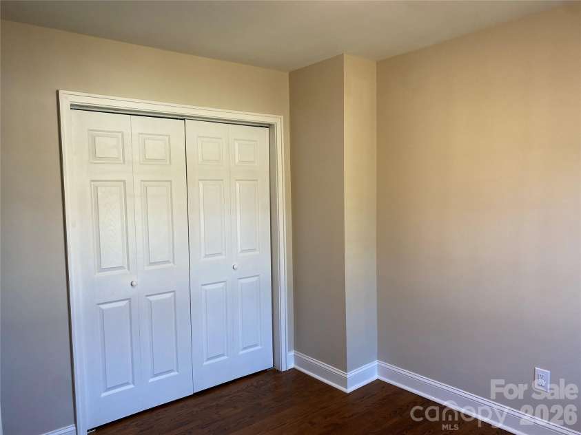 524 Wakefield Drive, Charlotte, NC 28209.  MLS# CAR4329255, YatesRealty ID 25088. 