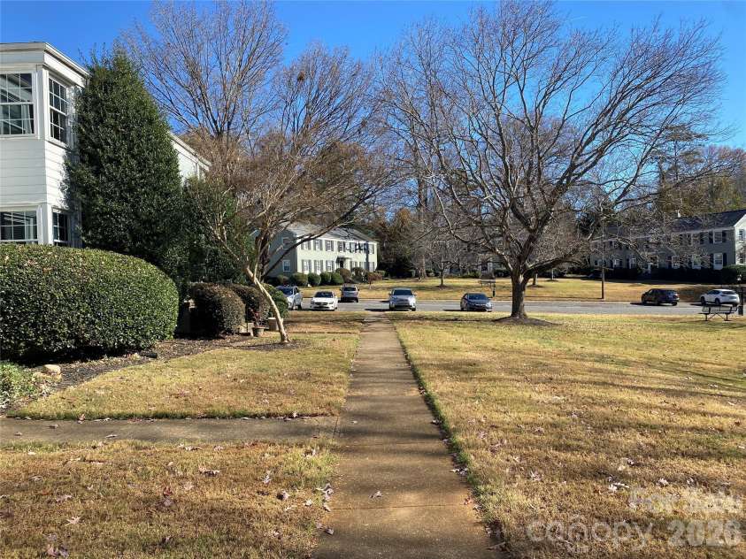 524 Wakefield Drive, Charlotte, NC 28209.  MLS# CAR4329255, YatesRealty ID 25088. 