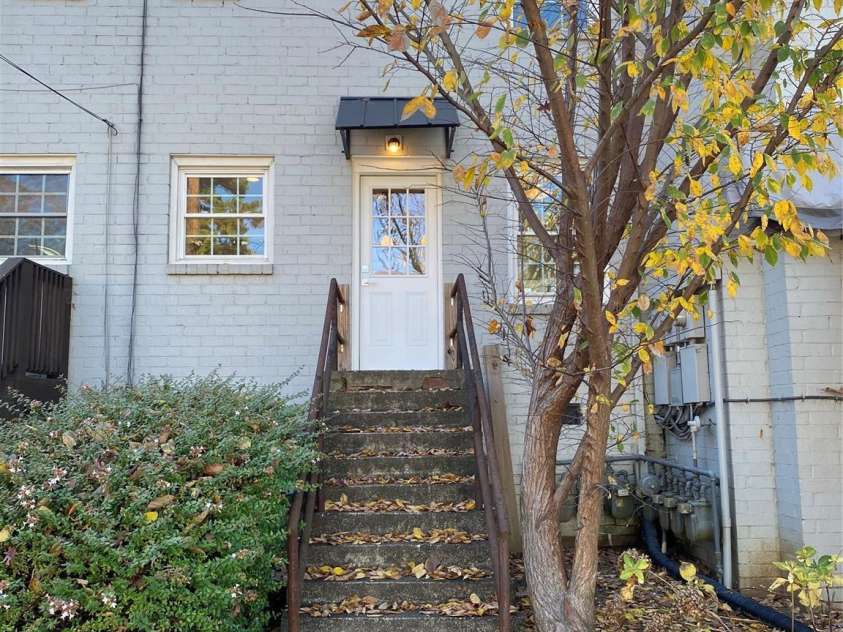 524 Wakefield Drive, Charlotte, NC 28209.  MLS# CAR4329255, YatesRealty ID 25088. Rear Entrance