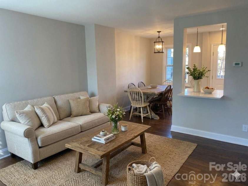524 Wakefield Drive, Charlotte, NC 28209.  MLS# CAR4329255, YatesRealty ID 25088. Virtual Stageed