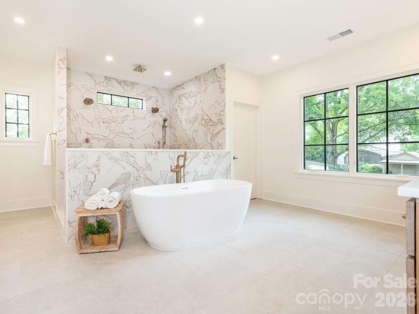 2510 Chesterfield Avenue, Charlotte, NC 28205.  MLS# CAR4370209, YatesRealty ID 25089. Primary bath