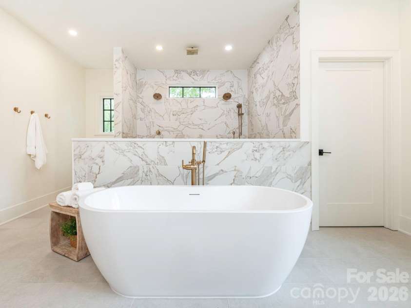 2510 Chesterfield Avenue, Charlotte, NC 28205.  MLS# CAR4370209, YatesRealty ID 25089. Primary bath