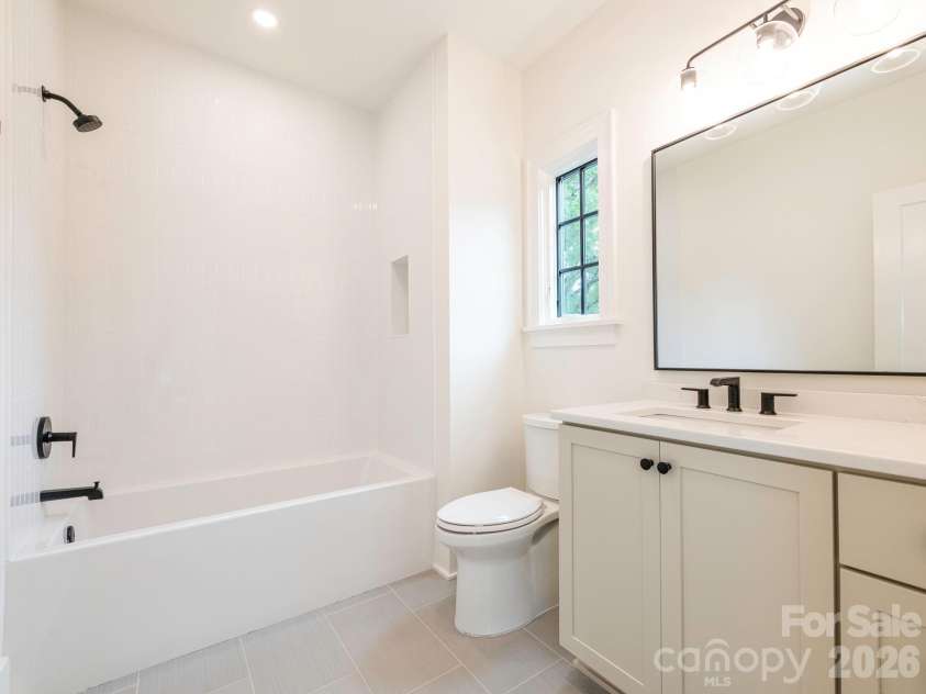 2510 Chesterfield Avenue, Charlotte, NC 28205.  MLS# CAR4370209, YatesRealty ID 25089. Secondary bath 2