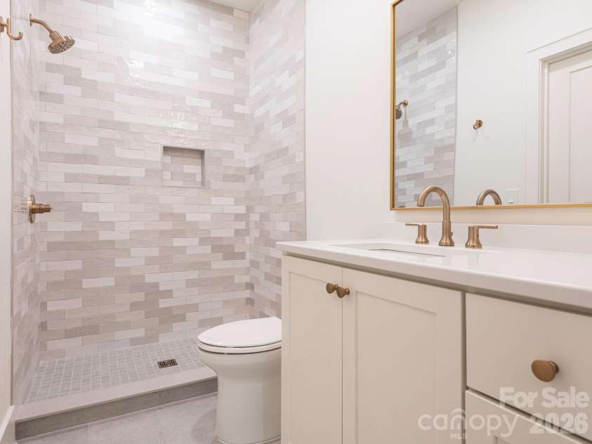 2510 Chesterfield Avenue, Charlotte, NC 28205.  MLS# CAR4370209, YatesRealty ID 25089. Secondary bath 3
