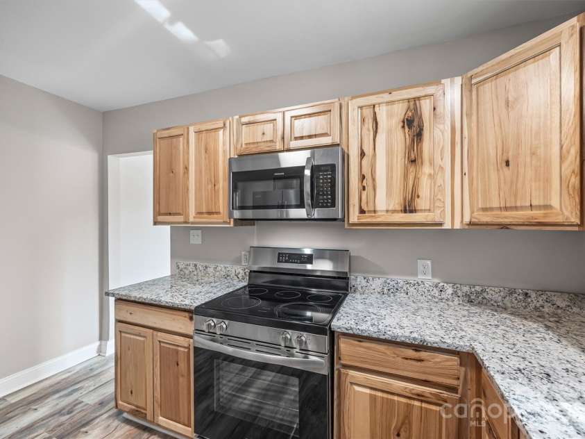 560 Walnut Street, Rock Hill, SC 29730.  MLS# CAR4305950, YatesRealty ID 2509. 