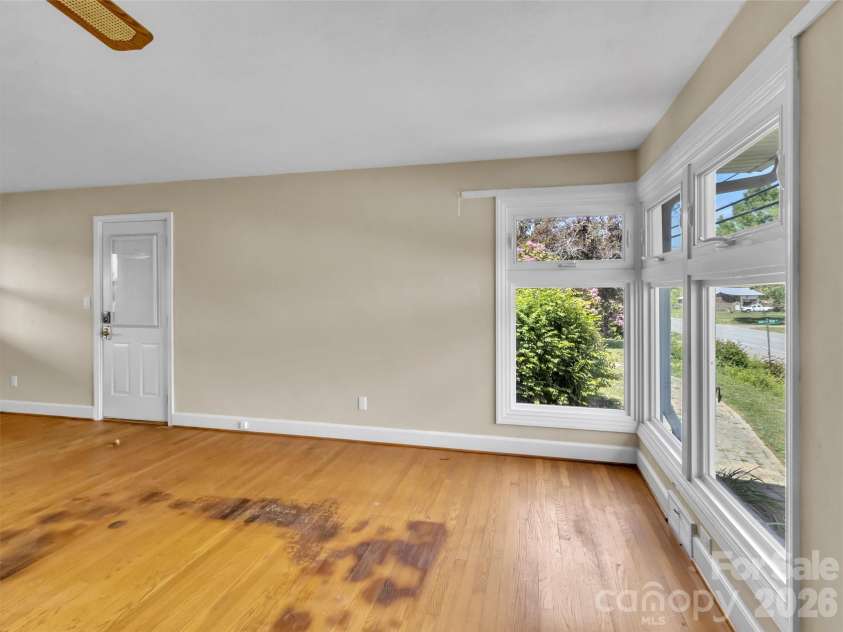 17 Hickory View Lane, Canton, NC 28716.  MLS# CAR4380208, YatesRealty ID 25090. 