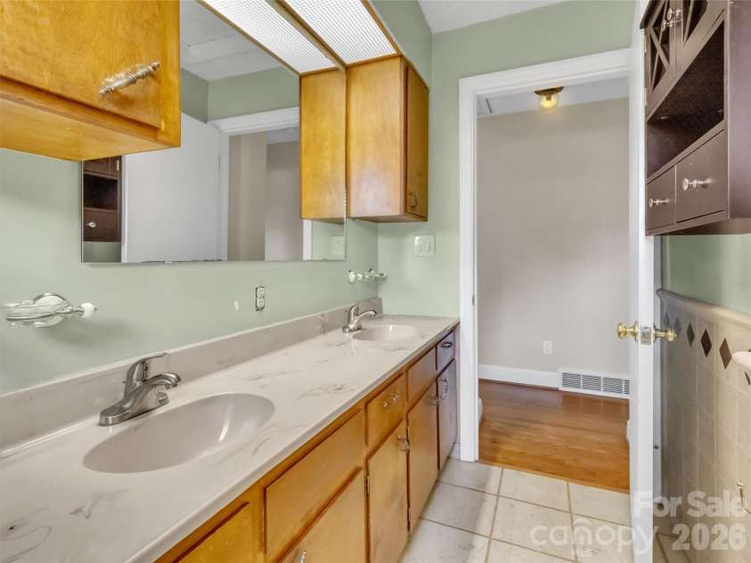 17 Hickory View Lane, Canton, NC 28716.  MLS# CAR4380208, YatesRealty ID 25090. 