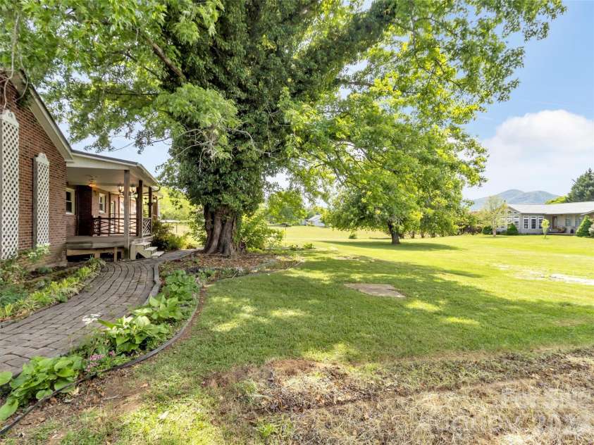 17 Hickory View Lane, Canton, NC 28716.  MLS# CAR4380208, YatesRealty ID 25090. 