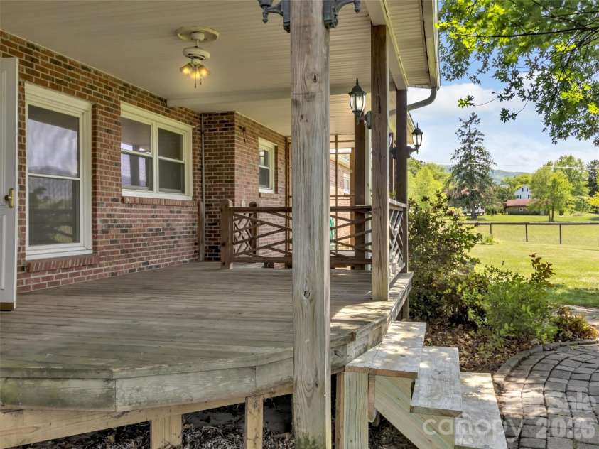 17 Hickory View Lane, Canton, NC 28716.  MLS# CAR4380208, YatesRealty ID 25090. 