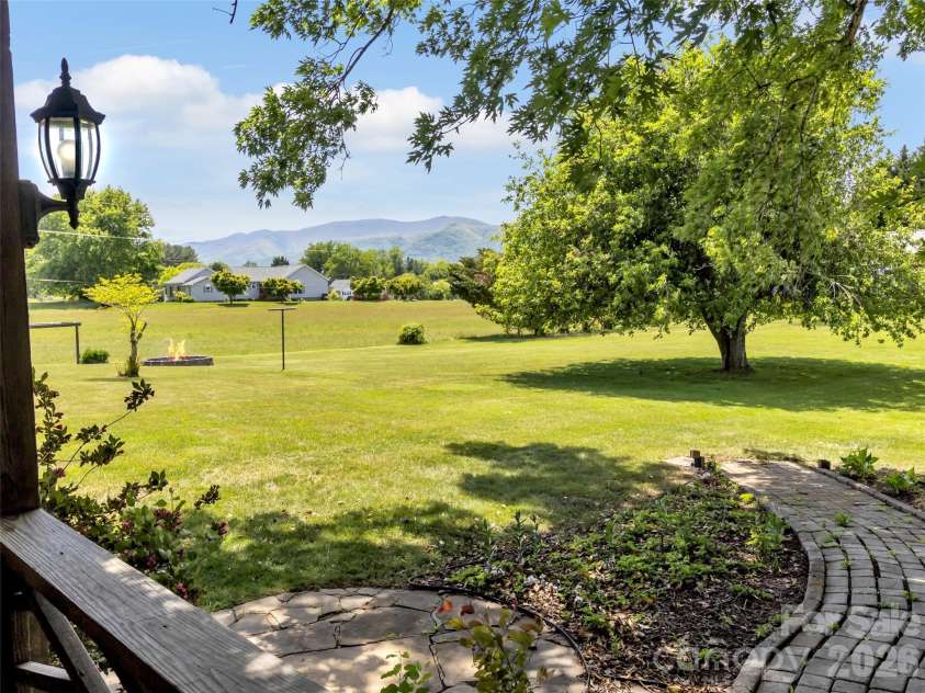 17 Hickory View Lane, Canton, NC 28716.  MLS# CAR4380208, YatesRealty ID 25090. 