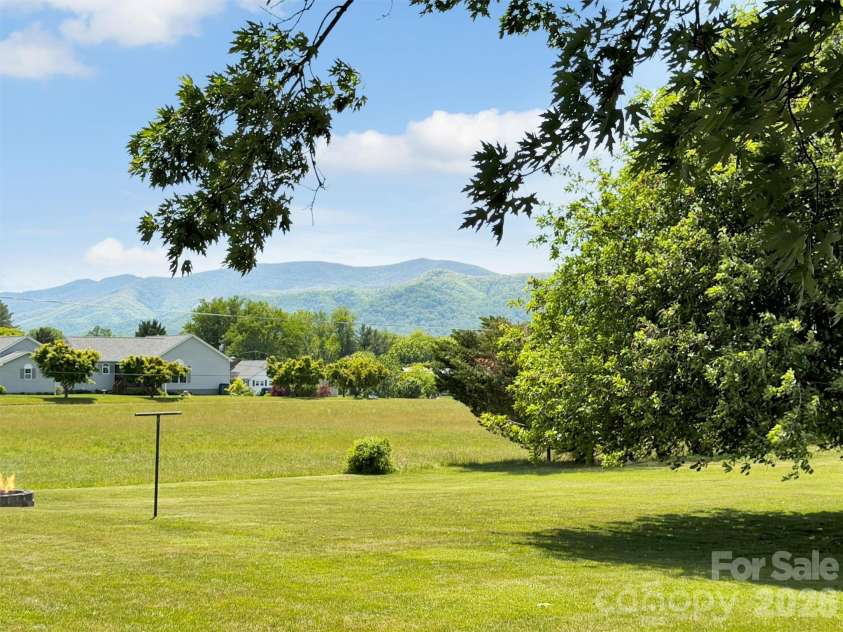 17 Hickory View Lane, Canton, NC 28716.  MLS# CAR4380208, YatesRealty ID 25090. 