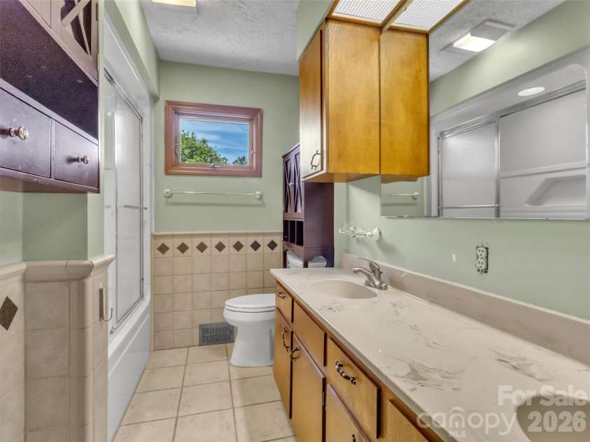 17 Hickory View Lane, Canton, NC 28716.  MLS# CAR4380208, YatesRealty ID 25090. Bathroom