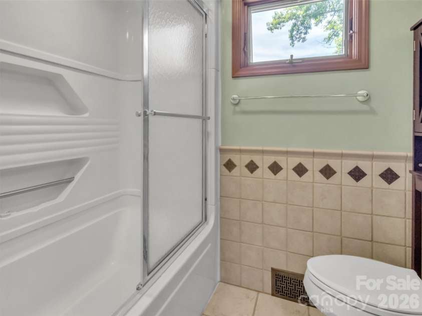 17 Hickory View Lane, Canton, NC 28716.  MLS# CAR4380208, YatesRealty ID 25090. Bathroom