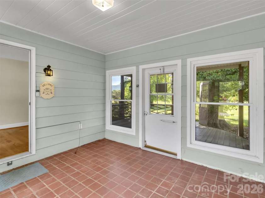 17 Hickory View Lane, Canton, NC 28716.  MLS# CAR4380208, YatesRealty ID 25090. Sunroom