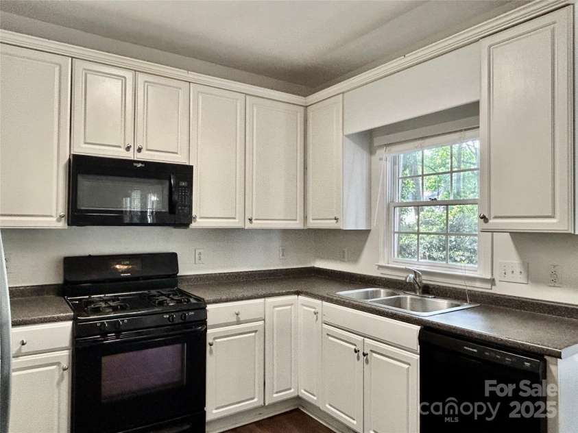 9907 Furlong Trail, Charlotte, NC 28269.  MLS# CAR4255692, YatesRealty ID 25090. 