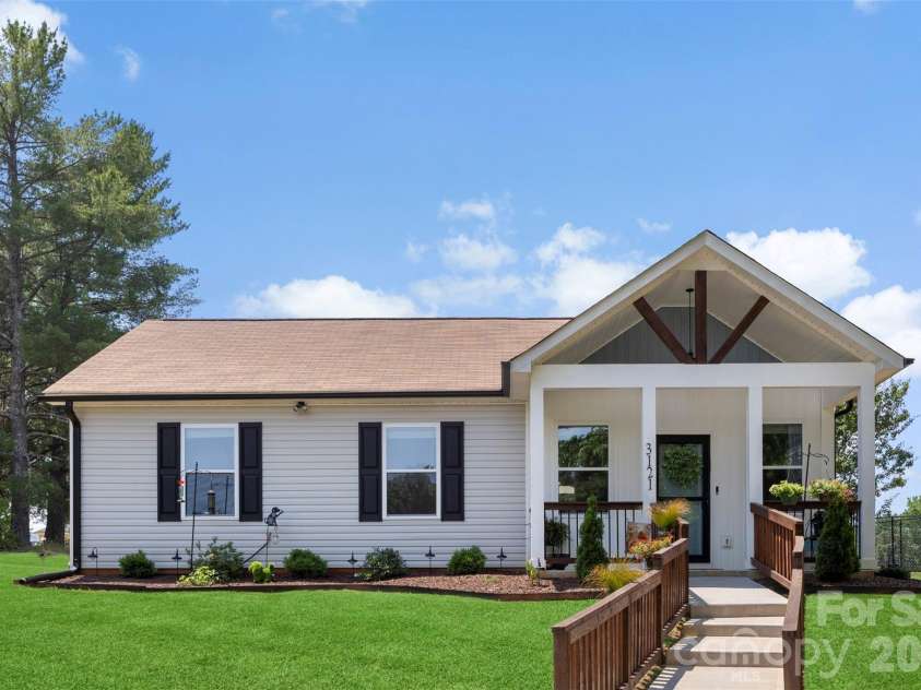 3121 Suffolk Drive, Shelby, NC 28152.  MLS# CAR4383977, YatesRealty ID 25091. 
