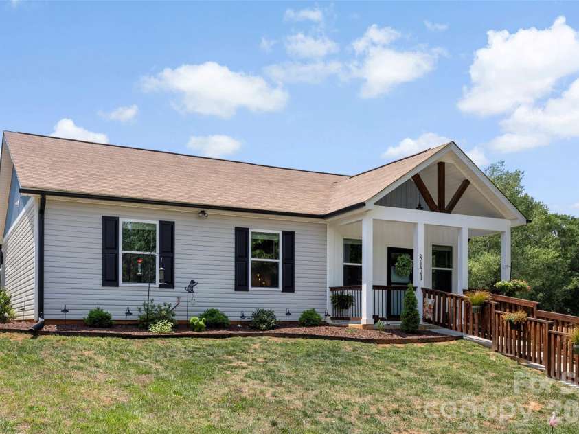 3121 Suffolk Drive, Shelby, NC 28152.  MLS# CAR4383977, YatesRealty ID 25091. 