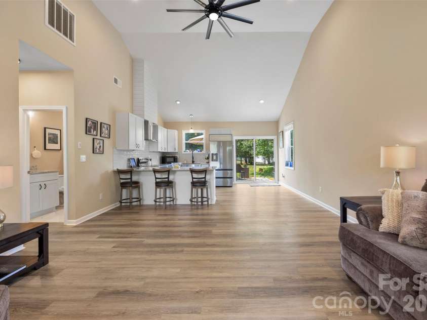 3121 Suffolk Drive, Shelby, NC 28152.  MLS# CAR4383977, YatesRealty ID 25091. 