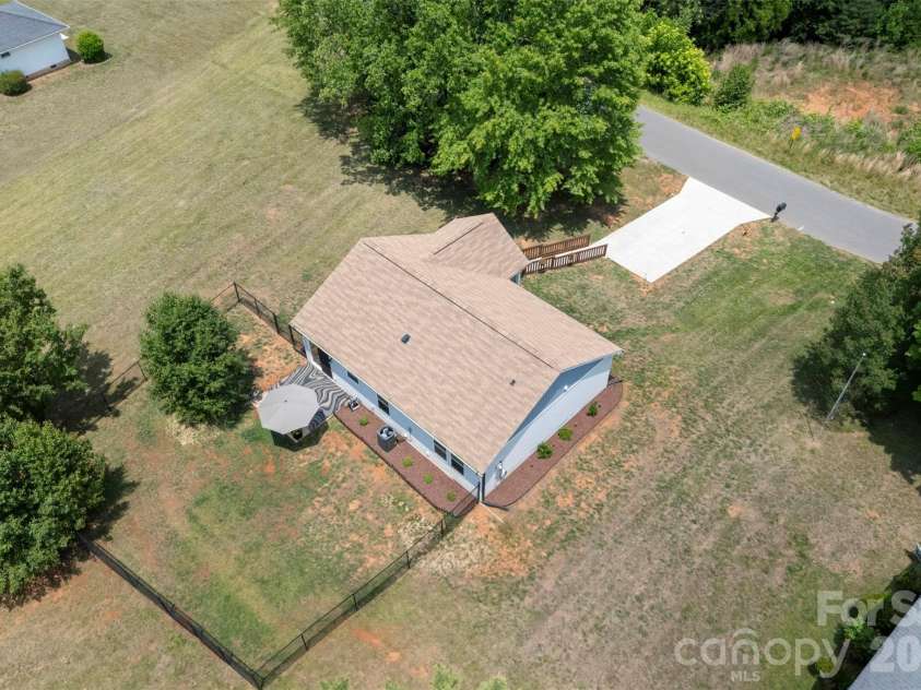 3121 Suffolk Drive, Shelby, NC 28152.  MLS# CAR4383977, YatesRealty ID 25091. 